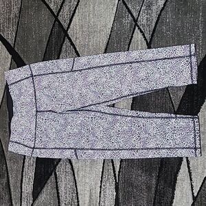 VICTORIA SPORT 2019 CROP LEOPARD PRINT 🐆 KNOCKOUT BY VICTORIA SECRET LEGGINGS